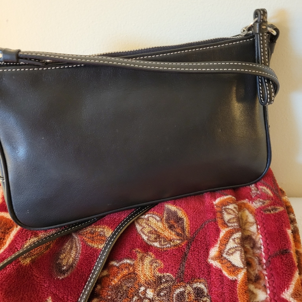Coach slim Demi in black leather. - Picture 3 of 7